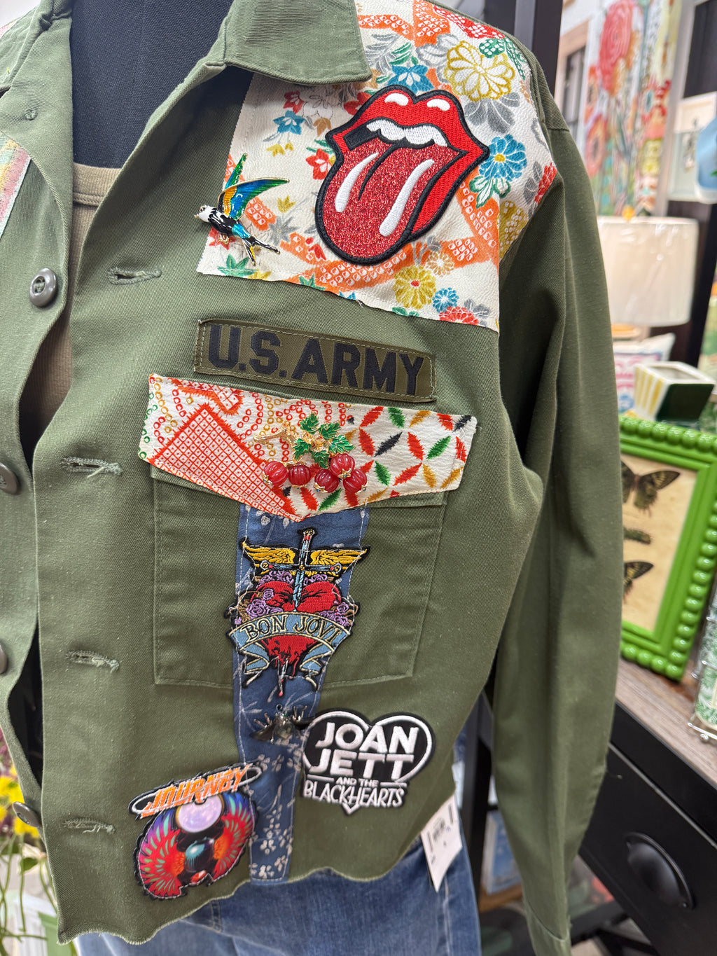 Robi Crop Green Bird Pin Vest