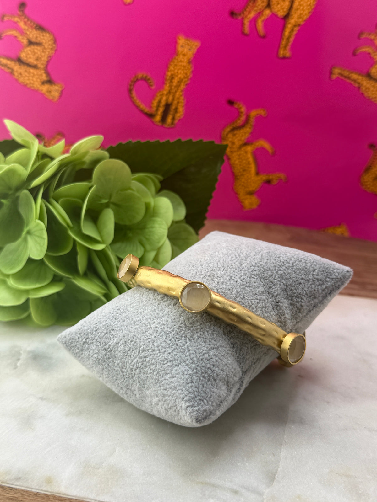 VIRTUE Fierce Cat Eye Hammered Bangle