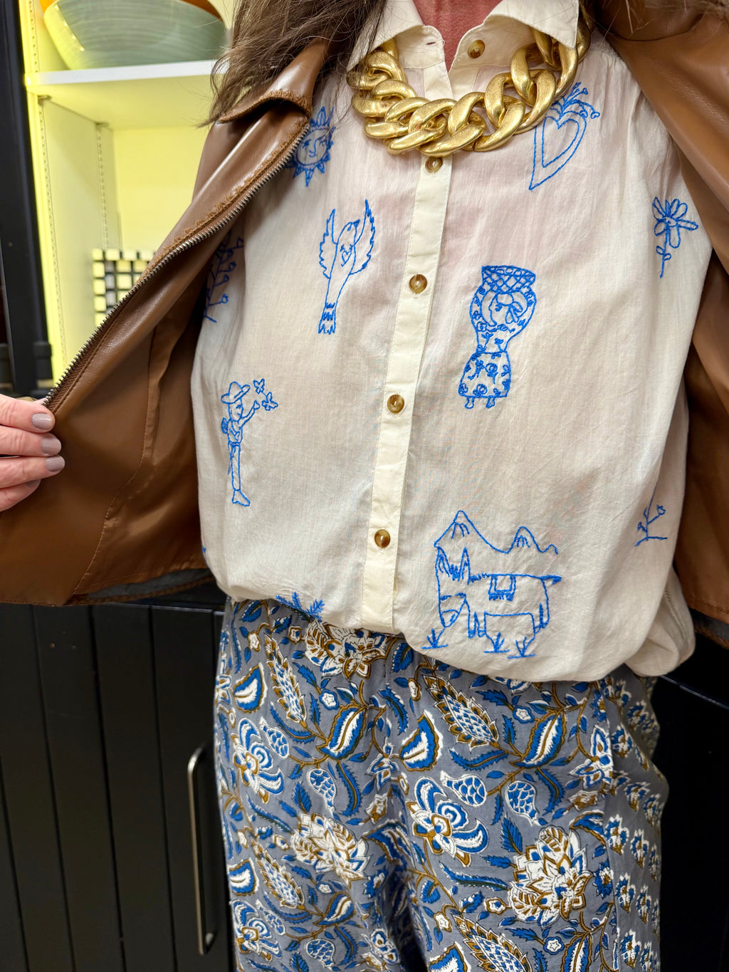 IJ Milagro Sleeveless Button Down Top