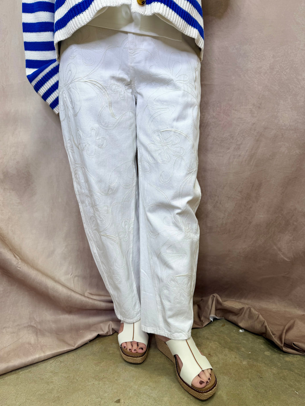 CA Barrel Leg Pant- White- Flower Embroidery